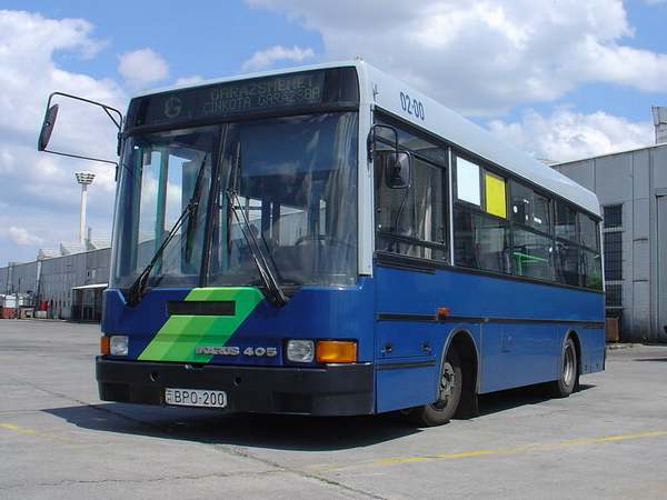 Lekerül a kopott nadrág a taxisokról