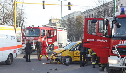 Ismét taxisnőt bántalmaztak