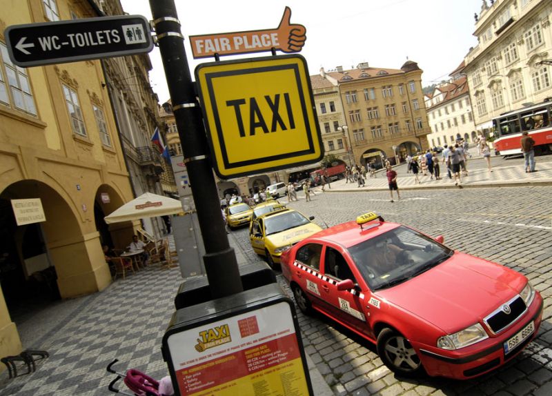 Törvényesen verik át az utasokat a fővárosi taxis cápák