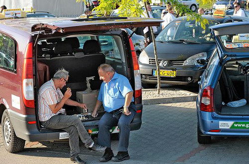 Bangó Margit egy taxival ütközött